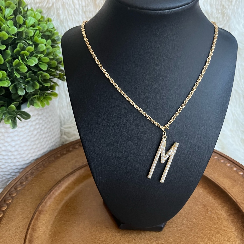 Faux pearl monogram R initial statement Necklace - Picture 6 of 8